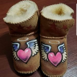 Penelope Wildberry Heart Angel Wings Booties